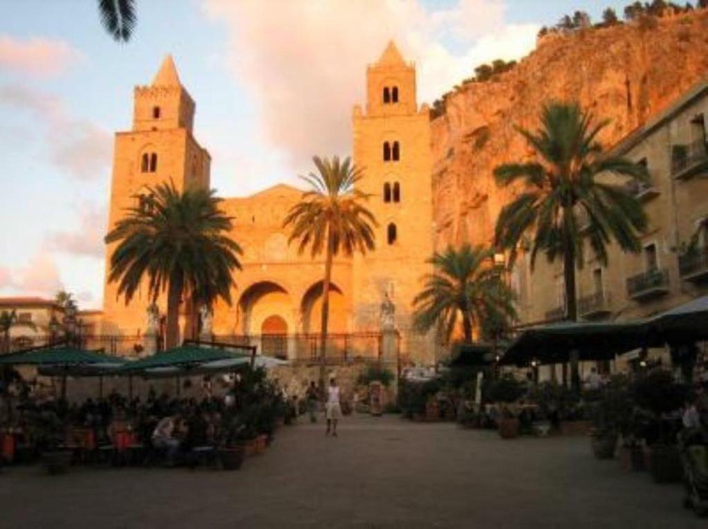 Casa Soraya, Dimora Tipica A 2 Passi Dal Duomo. Lägenhet Cefalù Exteriör bild